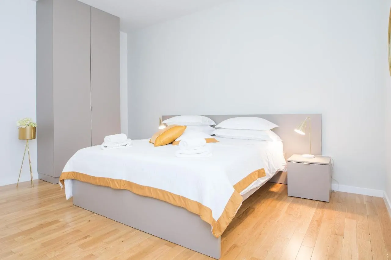 Franco'S Spacious Residence - Great Location Split