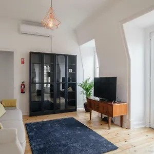 estefania-rooftop-apartment-lisbon-center.hotels-lisbon-portugal.com/