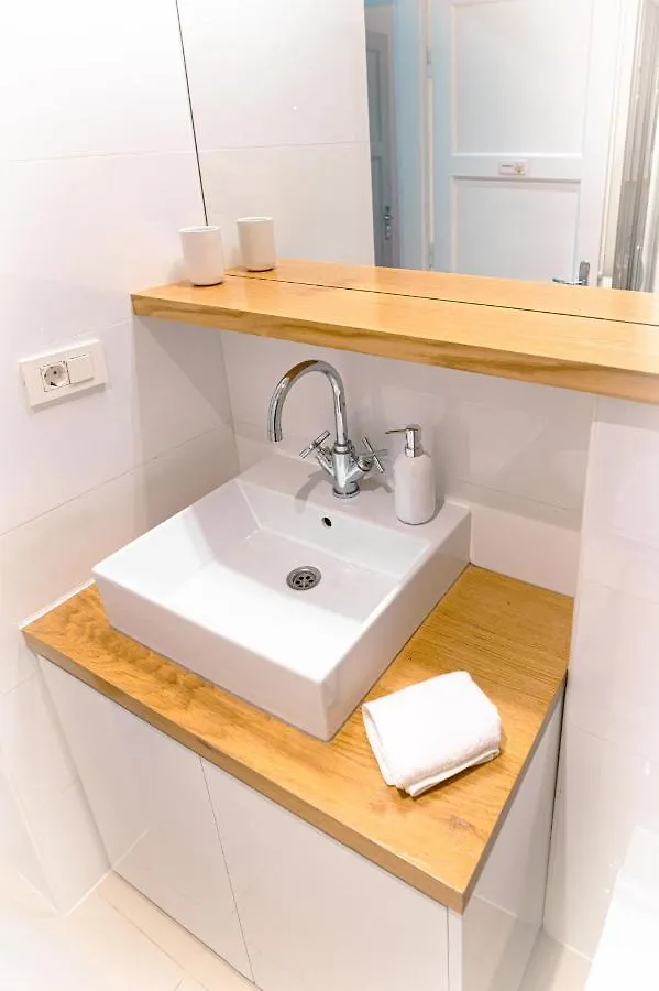 Franco'S Spacious Residence - Great Location Split Apartment