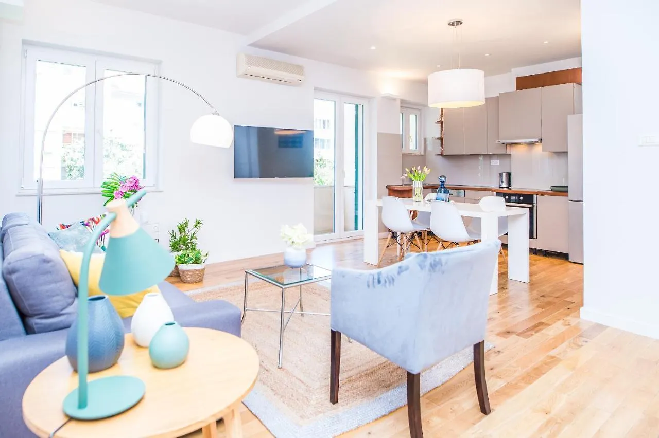Franco'S Spacious Residence - Great Location Split
